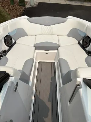 2022-mastercraft-xt24-144368-image8.webp