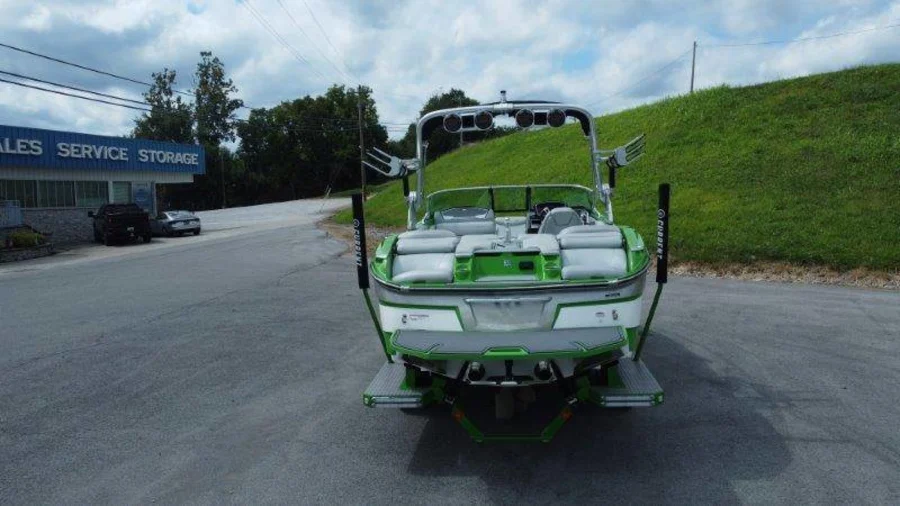 2018-mastercraft-x23-144401-image12