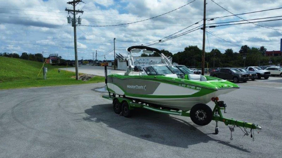 2018-mastercraft-x23-144401-image13