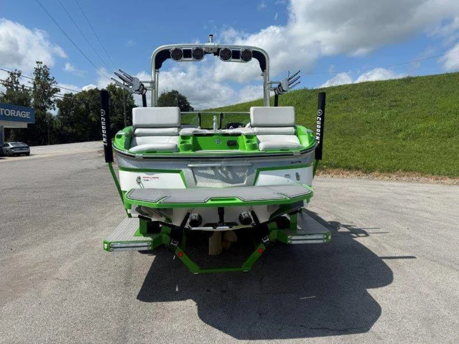 2018-mastercraft-x23-144401-image16