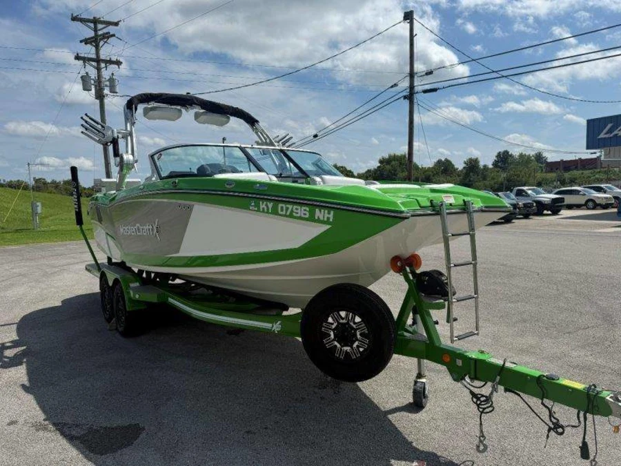 2018-mastercraft-x23-144401-image17
