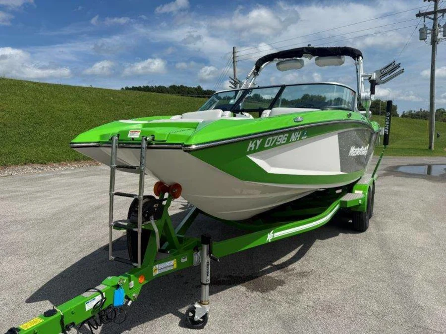 2018-mastercraft-x23-144401-image20