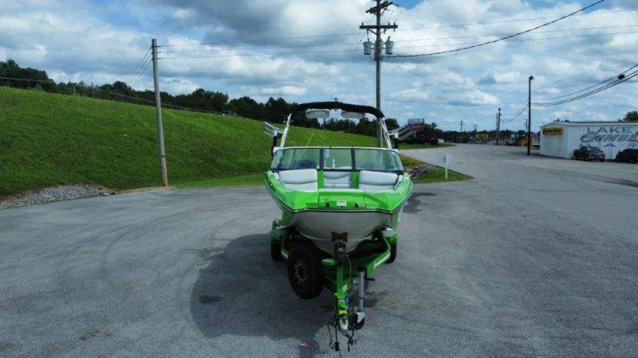 2018-mastercraft-x23-144401-image6