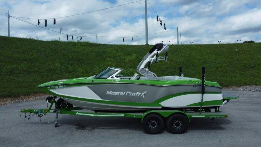 2018-mastercraft-x23-144401-image8