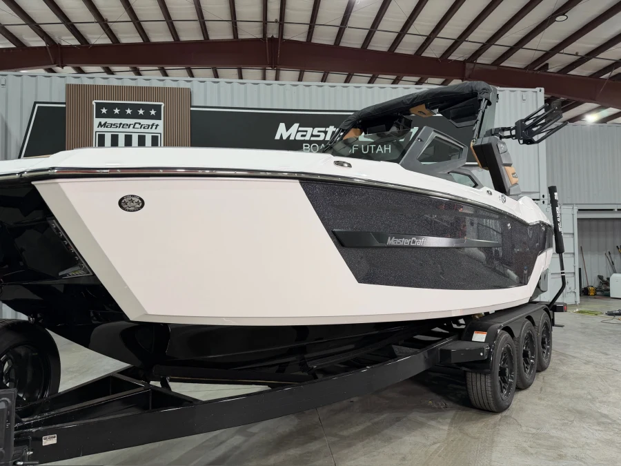 2027-mastercraft-x24-144406-image17