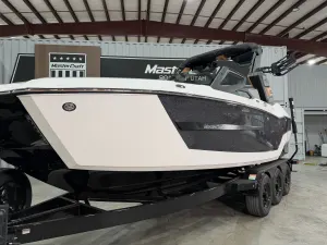 2027-mastercraft-x24-144406-image3