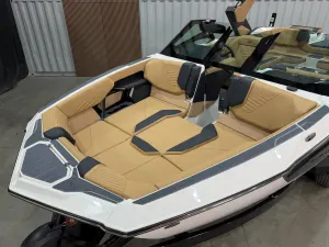 2027-mastercraft-x24-144406-image4