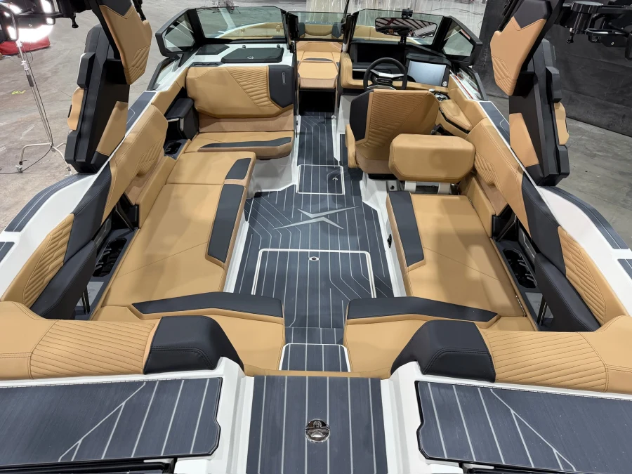 2027-mastercraft-x24-144406-image7