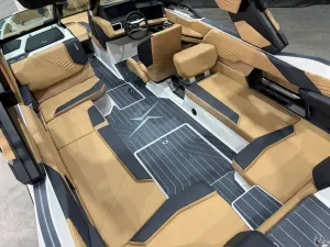 2027-mastercraft-x24-144406-image9