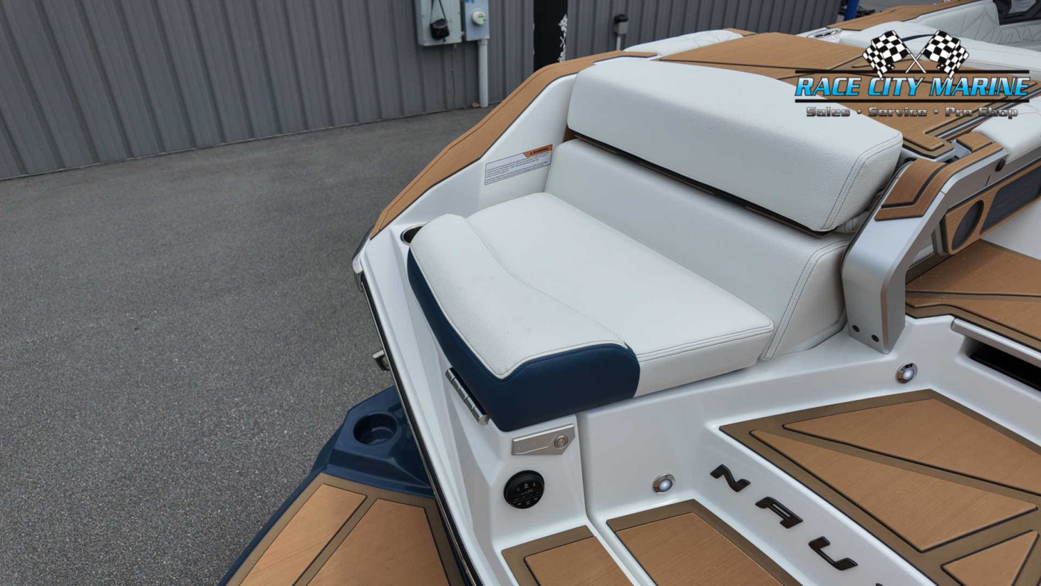 2027 Nautique P23