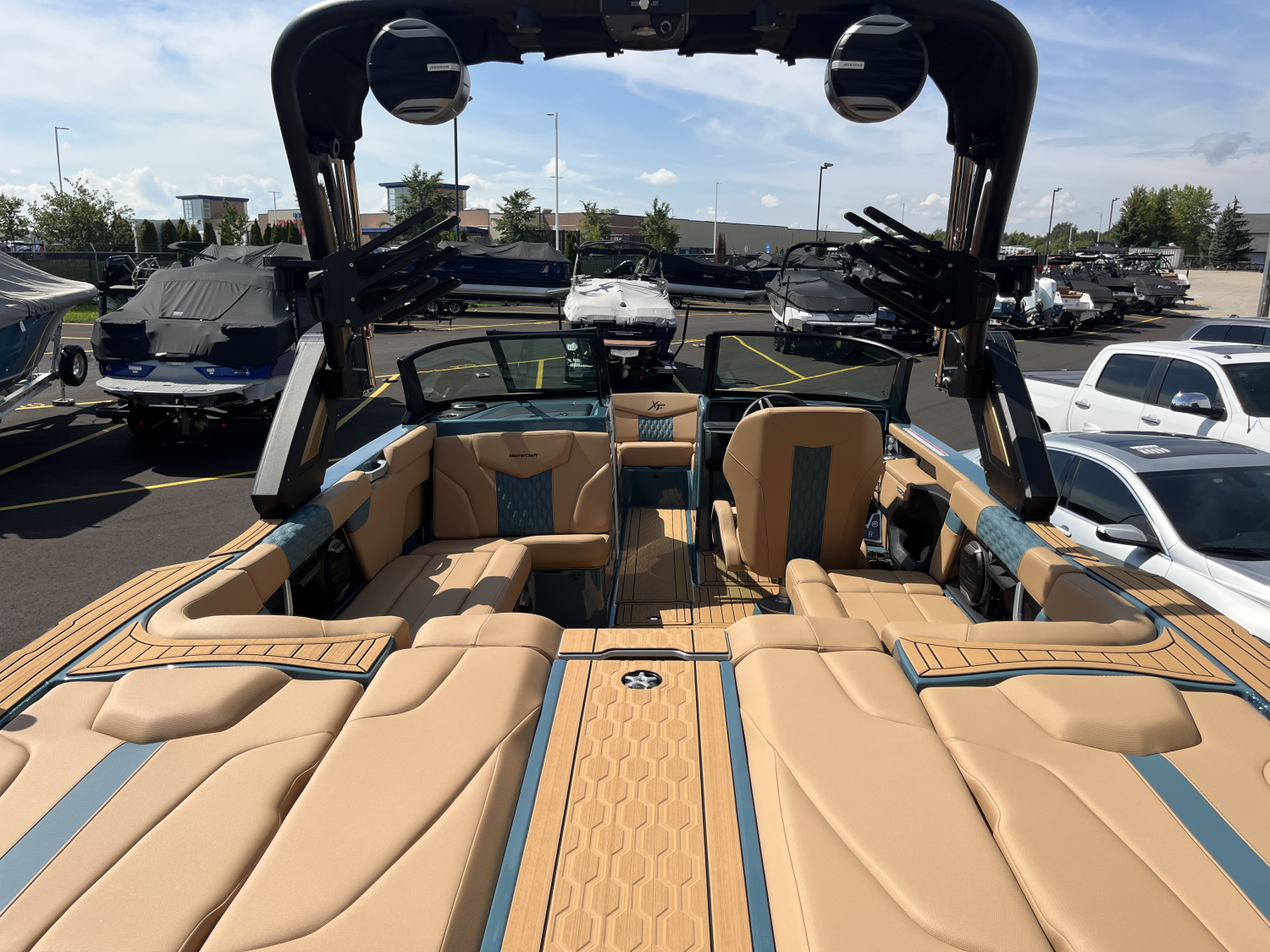 2027 MasterCraft XT22