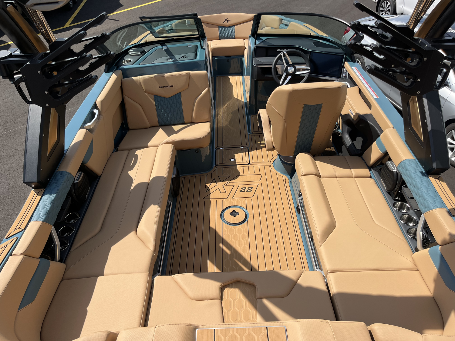 2027 MasterCraft XT22