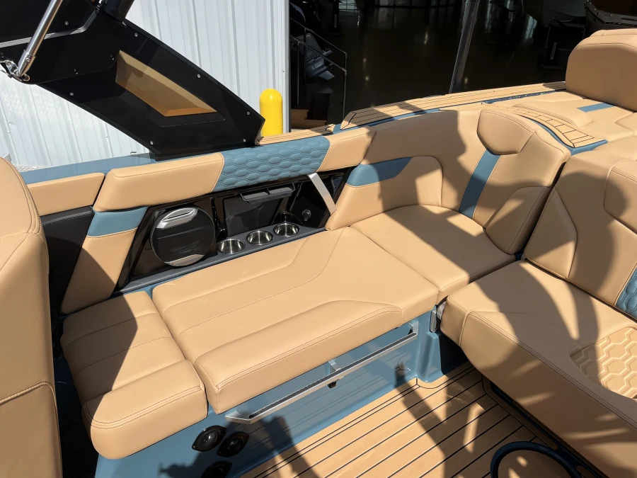 2027-mastercraft-xt22-144418-image8