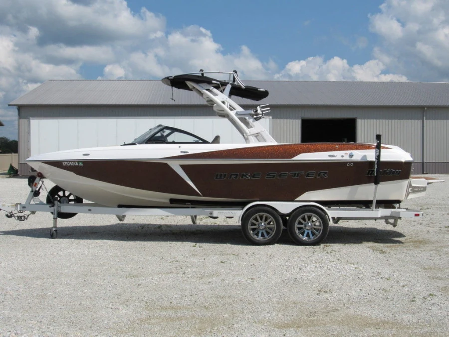 2016-malibu-wakesetter-25-lsv-144419-image2