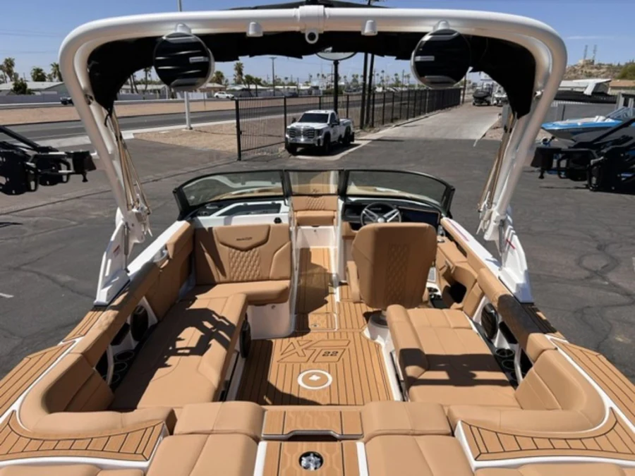 2027-mastercraft-xt22-144422-image10