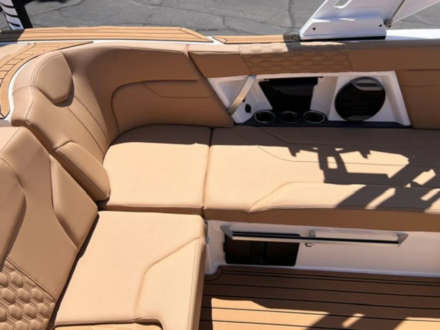 2027-mastercraft-xt22-144422-image14