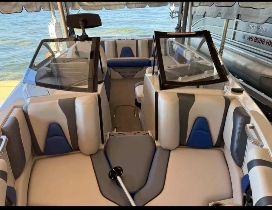 2018-malibu-wakesetter-vlx-144441-image6.webp
