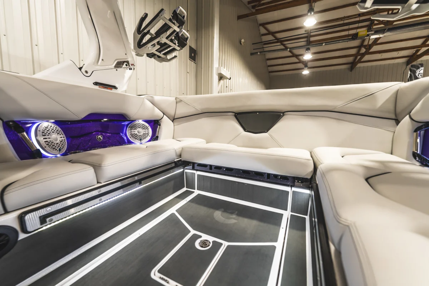 2025 Centurion NV233