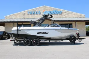 2027-malibu-wakesetter-23-lsv-144450-image0.webp