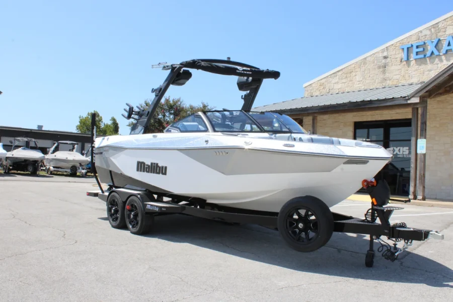 2027-malibu-wakesetter-23-lsv-144450-image1.webp
