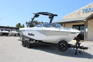 2027-malibu-wakesetter-23-lsv-144450-image1.webp