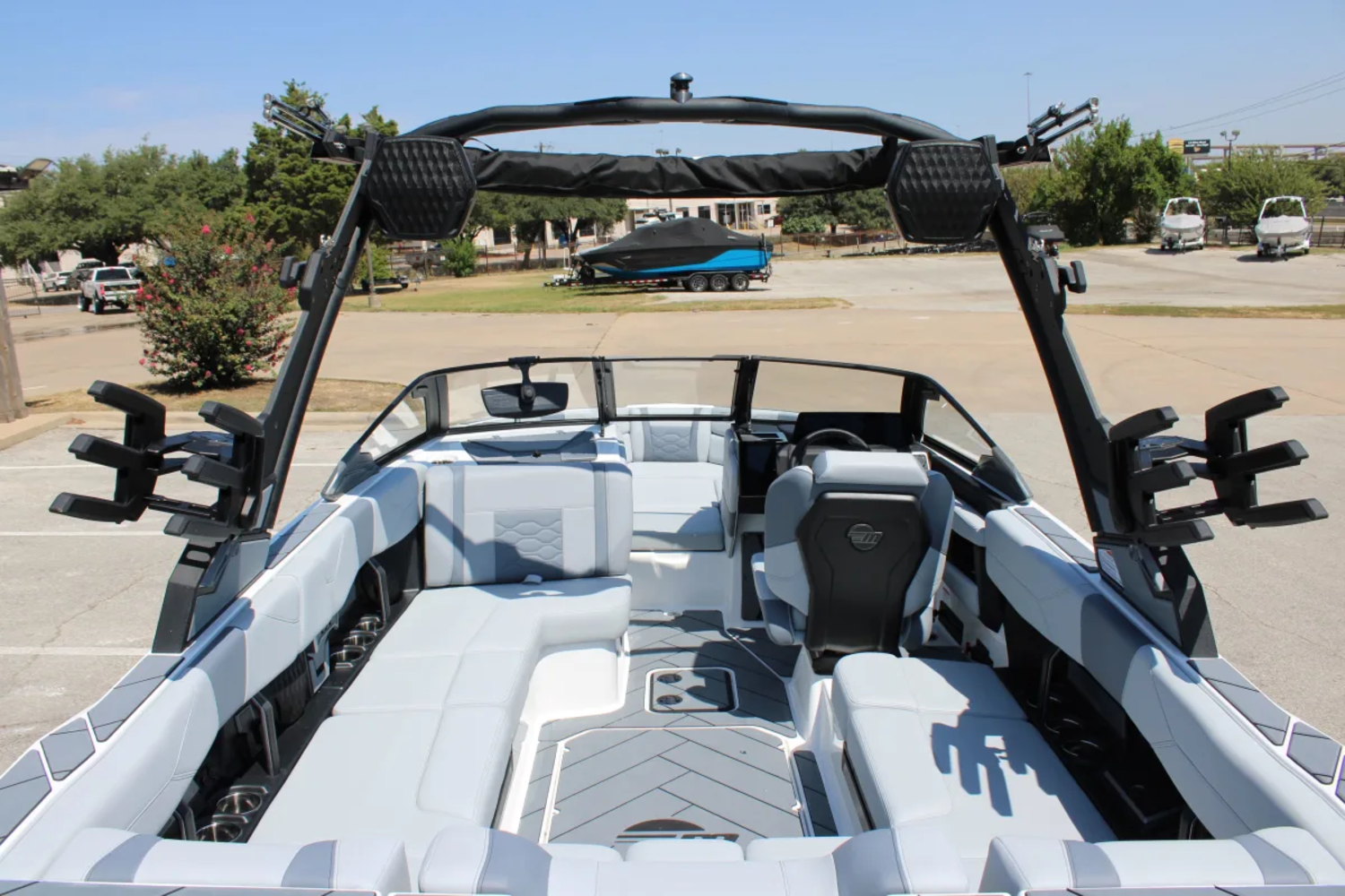 2027 Malibu 23 LSV
