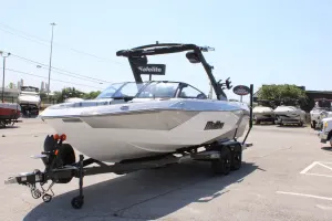 2027-malibu-wakesetter-23-lsv-144450-image3.webp