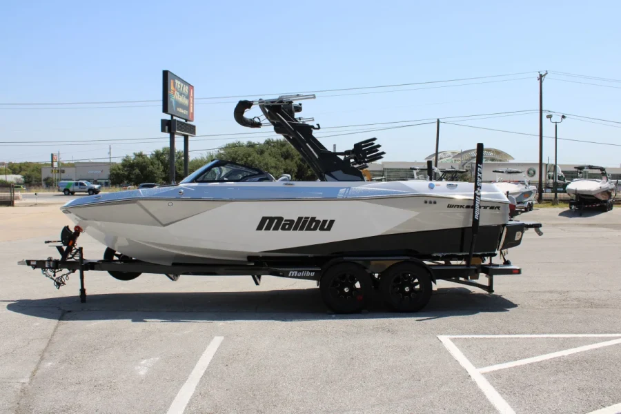 2027-malibu-wakesetter-23-lsv-144450-image4.webp