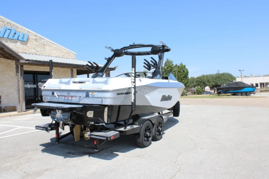 2027-malibu-wakesetter-23-lsv-144450-image7.webp