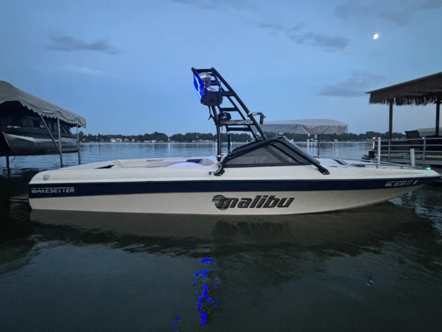 2000-malibu-sunsetter-144451-image2.webp