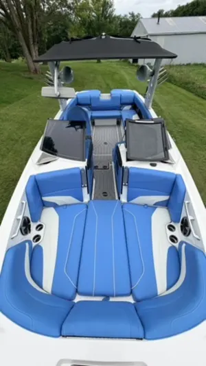 2018-malibu-wakesetter-24-mxz-144460-image15.webp