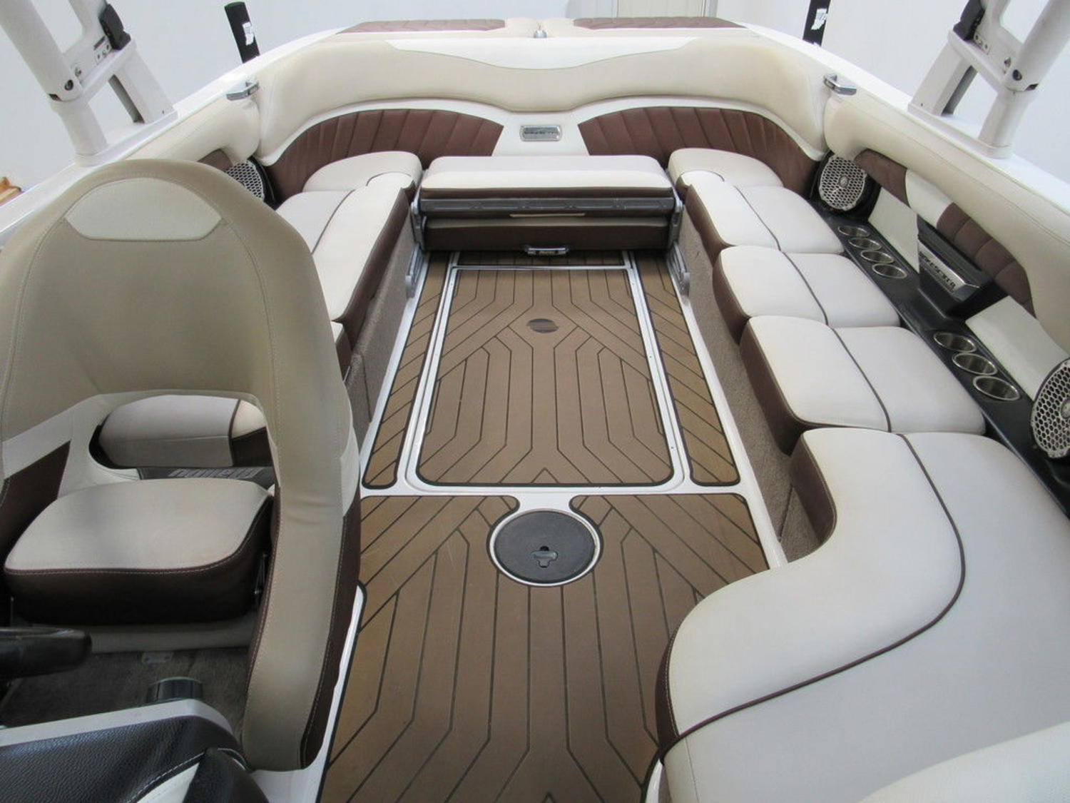 2016 Malibu Boats 25 LSV