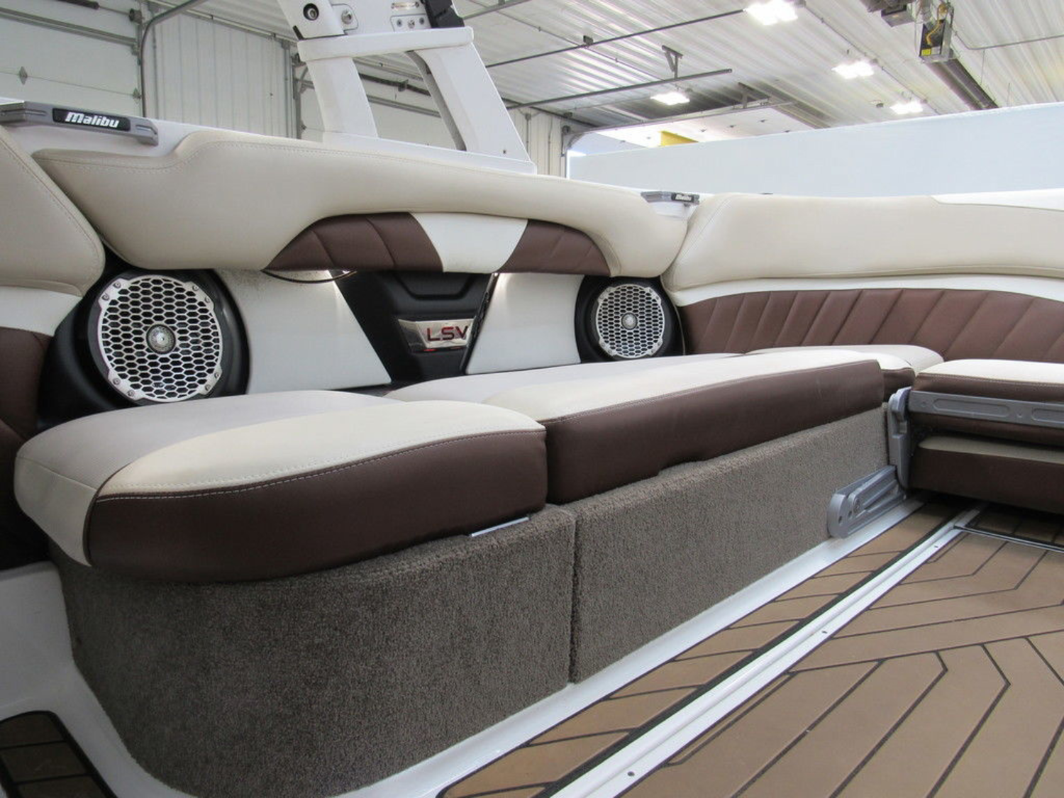 2016 Malibu Boats 25 LSV