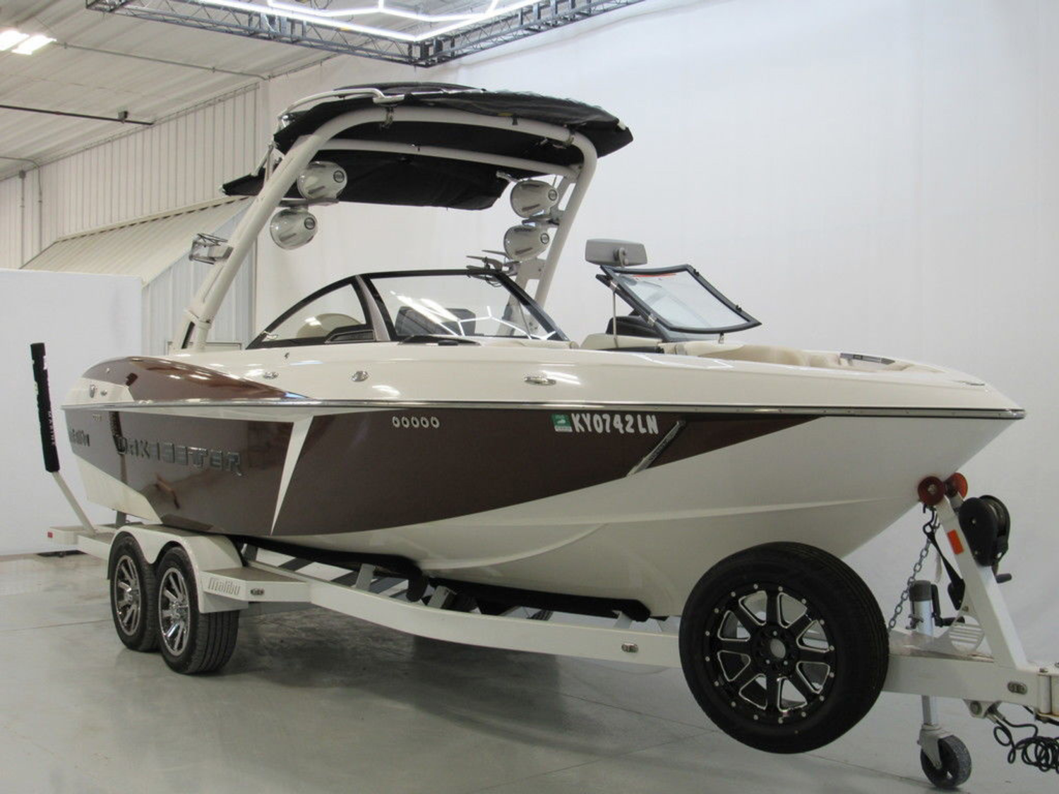 2016 Malibu Boats 25 LSV