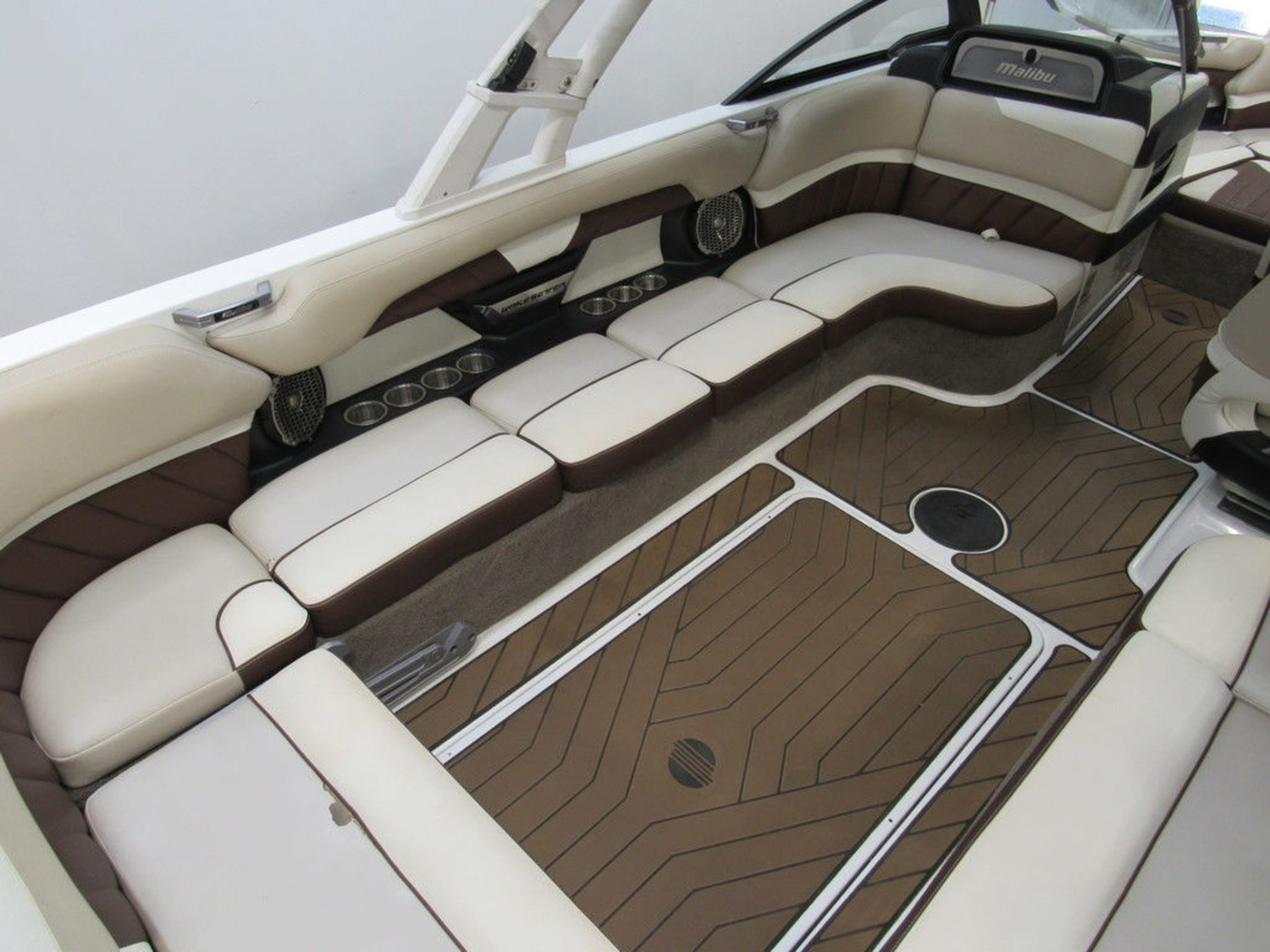 2016 Malibu Boats 25 LSV