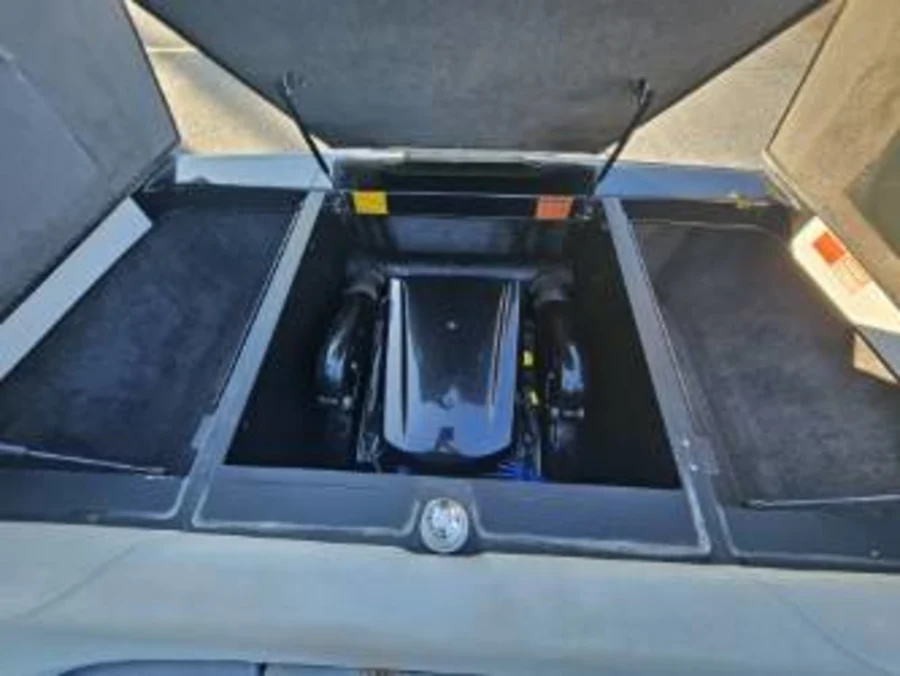 2010-malibu-corvette-144492-image18