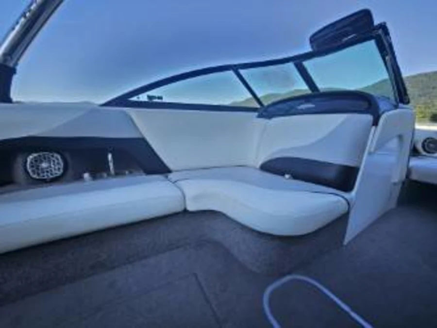 2010-malibu-corvette-144492-image9