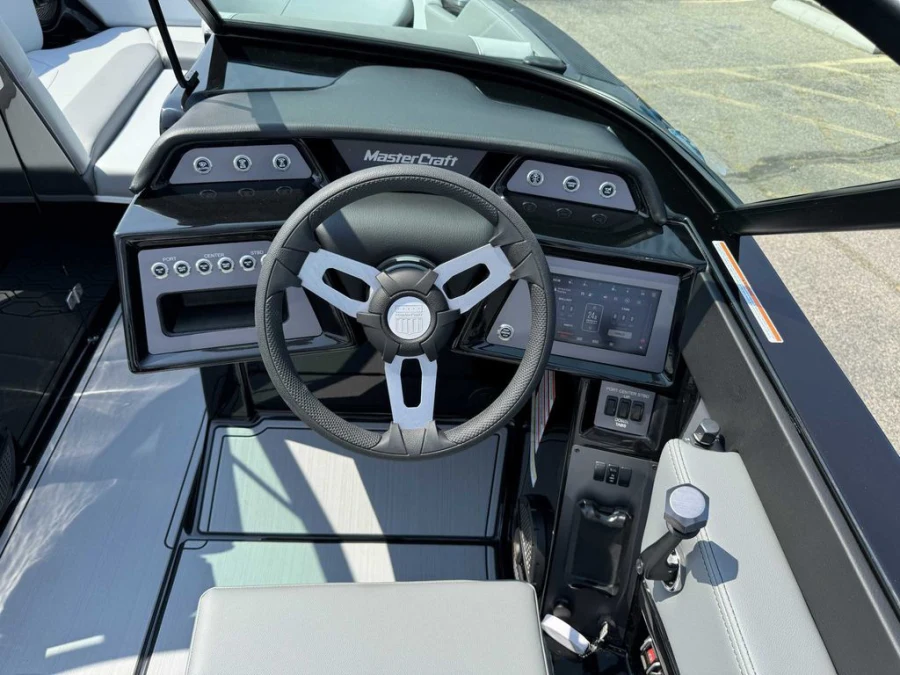 2025-mastercraft-nxt22-144507-image10