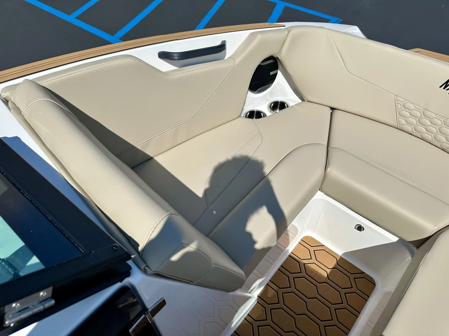 2027-mastercraft-nxt20-144508-image10
