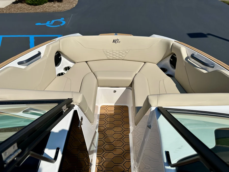 2027-mastercraft-nxt20-144508-image9