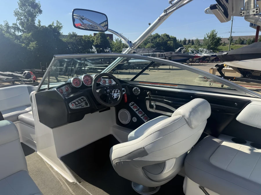 2006-mastercraft-x2-144512-image12
