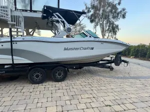 2018-mastercraft-xt22-144516-image0.webp
