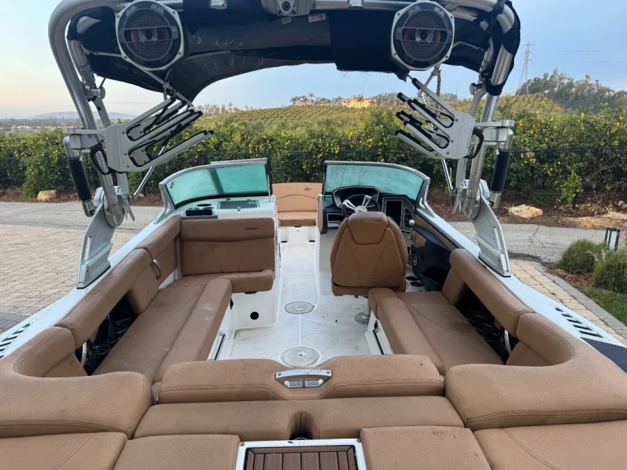 2018-mastercraft-xt22-144516-image2.webp