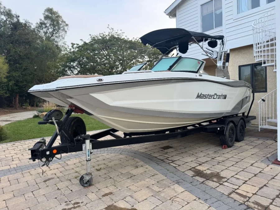 2018-mastercraft-xt22-144516-image3.webp