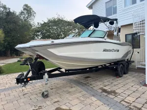2018-mastercraft-xt22-144516-image3.webp