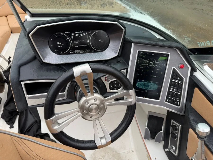 2018-mastercraft-xt22-144516-image4.webp