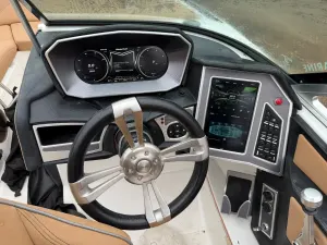 2018-mastercraft-xt22-144516-image4.webp