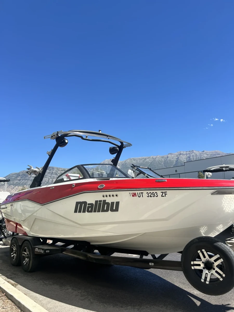 2023-malibu-wakesetter-25-lsv-144533-image1.webp