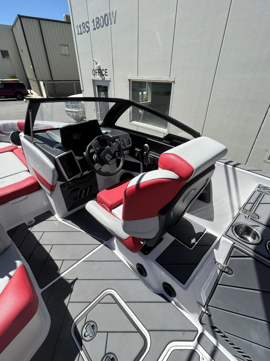 2023-malibu-wakesetter-25-lsv-144533-image3.webp