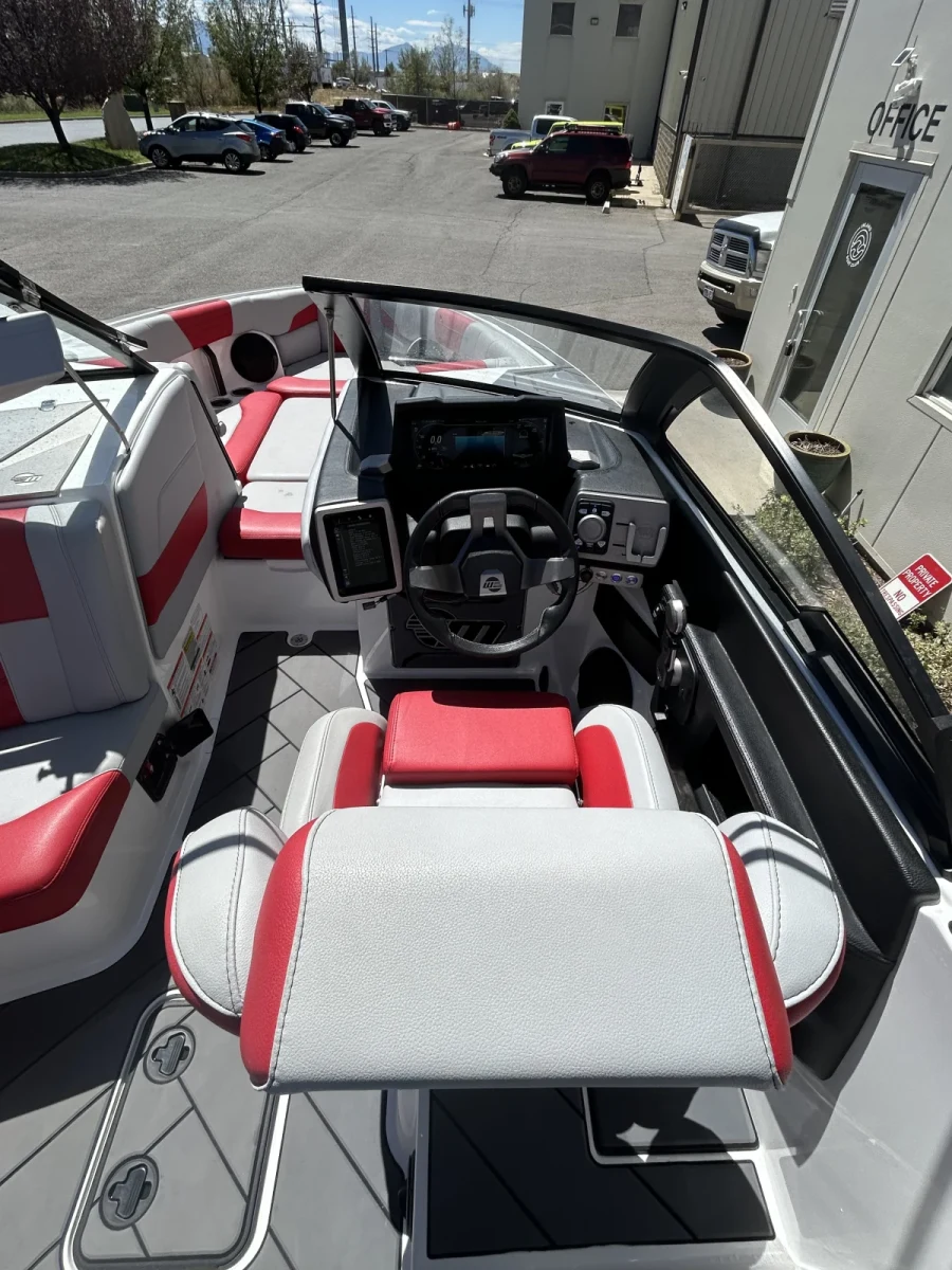 2023-malibu-wakesetter-25-lsv-144533-image6.webp
